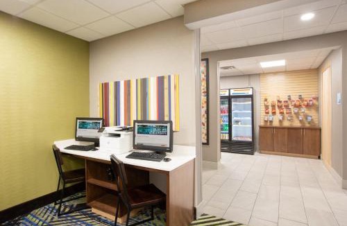 Columbus Hotel | Holiday Inn Express Hotel & Suites Columbus by IHG