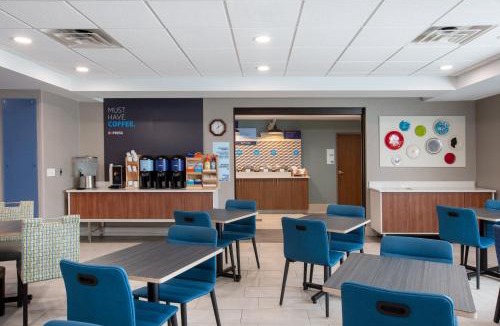 Columbus Hotel | Holiday Inn Express Hotel & Suites Columbus by IHG
