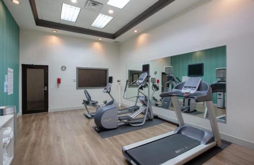 Columbus Hotel | Holiday Inn Express Hotel & Suites Columbus by IHG