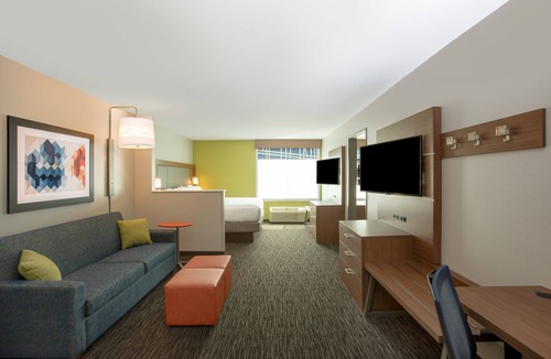 Columbus Hotel | Holiday Inn Express Hotel & Suites Columbus by IHG