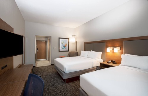 Columbus Hotel | Holiday Inn Express Hotel & Suites Columbus by IHG