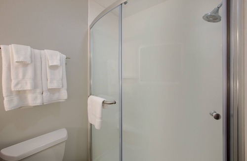 Columbus Hotel | Holiday Inn Express Hotel & Suites Columbus by IHG