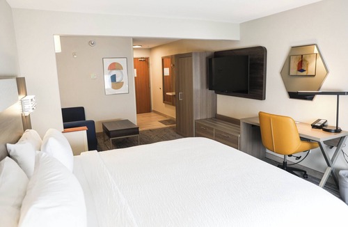 Douglas Hotel | Holiday Inn Express Hotel & Suites Douglas by IHG