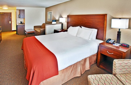 Dubuque Hotel | Holiday Inn Express Hotel & Suites Dubuque by IHG