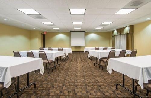 El Dorado Hotel | Holiday Inn Express Hotel & Suites El Dorado by IHG