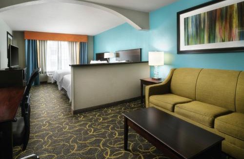 Grapevine Hotel | Holiday Inn Express Hotel and Suites DFW-Grapevine by IHG