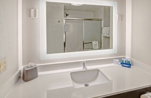 Jackson Hotel | Holiday Inn Express Hotel & Suites Jackson NE by IHG
