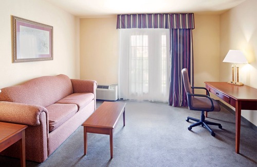 Kerrville Hotel | Holiday Inn Express Hotel & Suites Kerrville by IHG