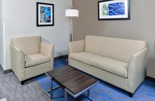 O'Fallon Hotel | Holiday Inn Express Hotel & Suites St. Louis West-O'Fallon by IHG
