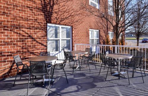 O'Fallon Hotel | Holiday Inn Express Hotel & Suites St. Louis West-O'Fallon by IHG