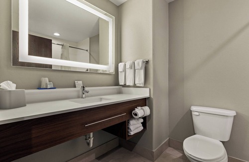 Okmulgee Hotel | Holiday Inn Express Hotel & Suites Okmulgee by IHG
