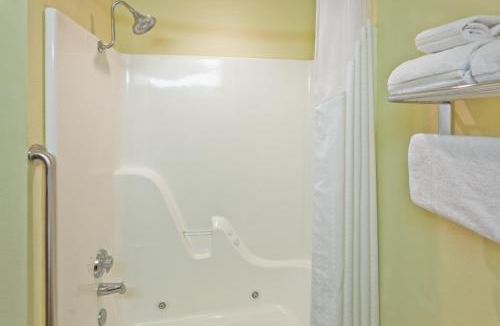 Paragould Hotel | Holiday Inn Express Hotel & Suites Paragould by IHG