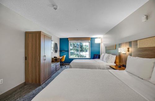 Hayden Island Hotel | Holiday Inn Express Hotel & Suites Portland - Jantzen Beach by IHG