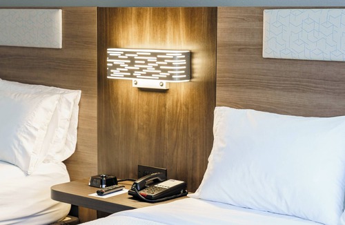 Southwest Raleigh Hotel | Holiday Inn Express Hotel & Suites Raleigh SW NC State by IHG