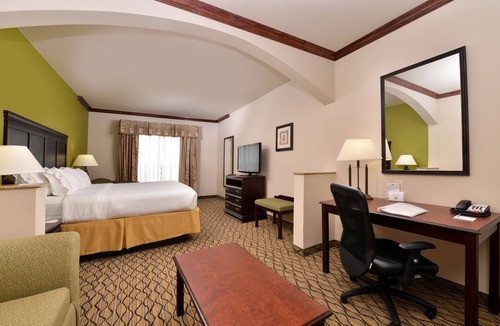 Sherman Hotel | Holiday Inn Express Hotel & Suites Sherman Highway 75 by IHG