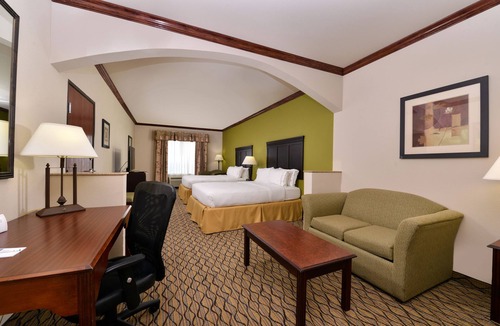 Sherman Hotel | Holiday Inn Express Hotel & Suites Sherman Highway 75 by IHG