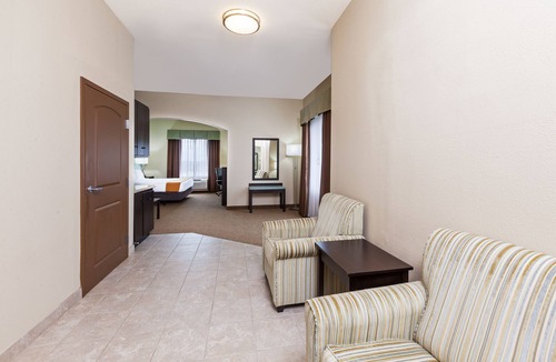Victoria Hotel | Holiday Inn Express Hotel & Suites Victoria by IHG