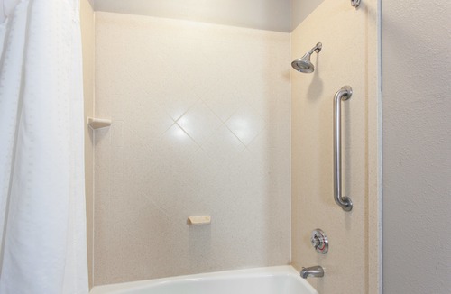 Wharton Hotel | Holiday Inn Express Hotel & Suites Wharton by IHG