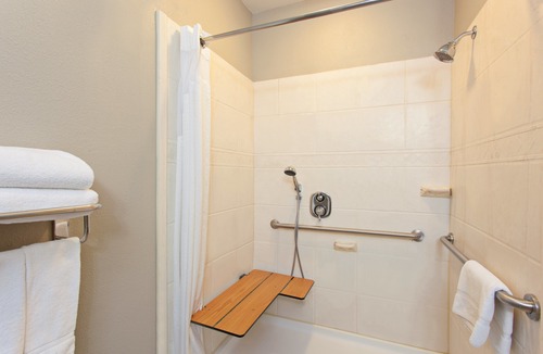 Wharton Hotel | Holiday Inn Express Hotel & Suites Wharton by IHG