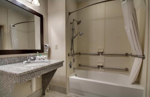 Winona Hotel | Holiday Inn Express Hotel Winona North by IHG