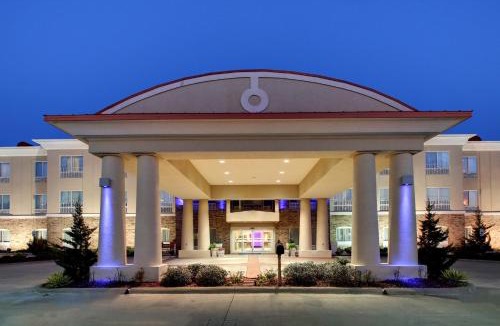 Winona Hotel | Holiday Inn Express Hotel Winona North by IHG