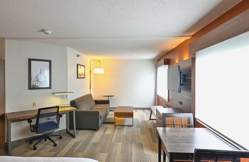Houghton Hotel | Holiday Inn Express Houghton-Keweenaw by IHG