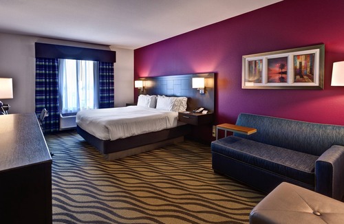 Hutchinson Hotel | Holiday Inn Express Hutchinson by IHG