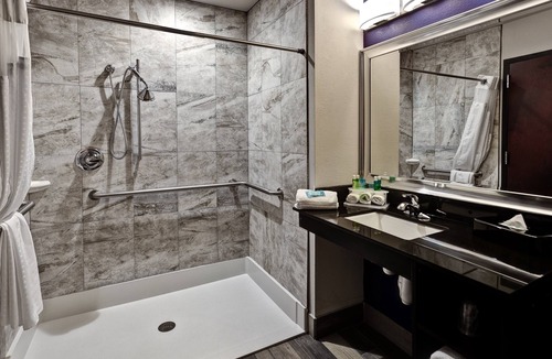 Hutchinson Hotel | Holiday Inn Express Hutchinson by IHG