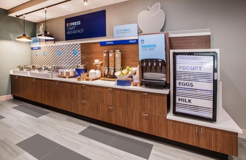 Indianapolis Hotel | Holiday Inn Express Indianapolis South by IHG