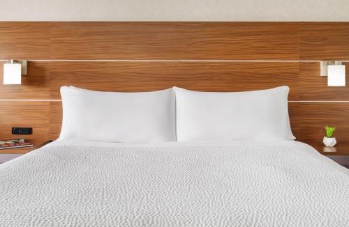 East Irondequoit Hotel | Holiday Inn Express Irondequoit by IHG