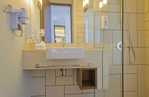 Muarakarang Hotel | Holiday Inn Express Jakarta Pluit Citygate by IHG