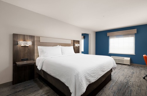 Pleasanton Hotel | Holiday Inn Express Jourdanton - Pleasanton by IHG