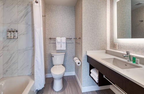 Downtown Kansas City Hotel | Holiday Inn Express Kansas City Downtown by IHG