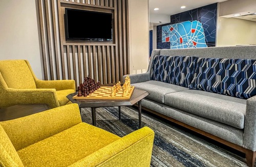 Kearney Hotel | Holiday Inn Express Kearney by IHG