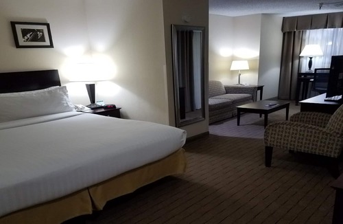 Downtown Little Rock Hotel | Holiday Inn Express Little Rock Airport by IHG