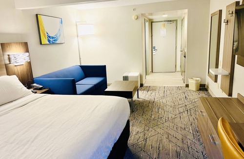 Madison Hotel | Holiday Inn Express Madison by IHG