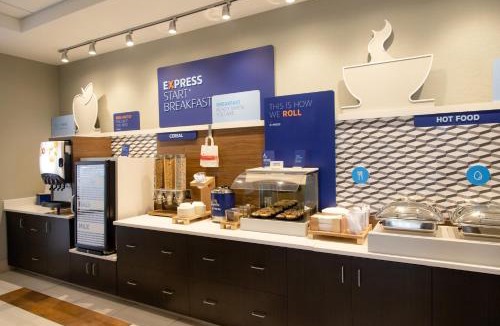 Marshfield Hotel | Holiday Inn Express Marshfield - Springfield Area by IHG