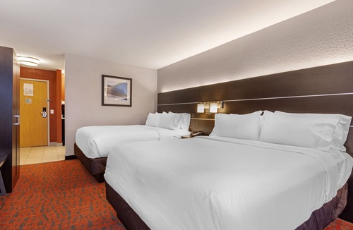 Metropolis Hotel | Holiday Inn Express Metropolis by IHG