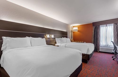 Metropolis Hotel | Holiday Inn Express Metropolis by IHG