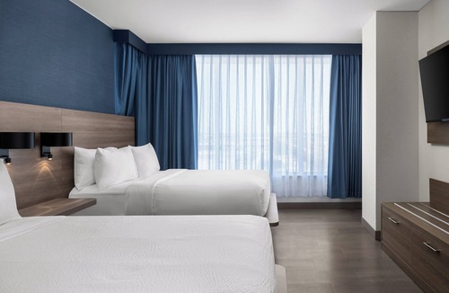 Saint-Laurent Hotel | Holiday Inn Express Montreal Airport - St-Laurent by IHG