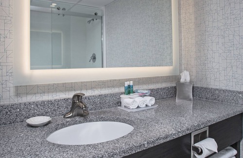 Nags Head Hotel | Holiday Inn Express Nags Head Oceanfront by IHG