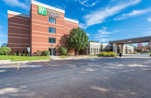 Naperville Hotel | Holiday Inn Express Naperville