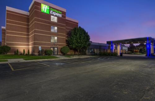 Naperville Hotel | Holiday Inn Express Naperville