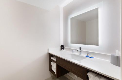 Naperville Hotel | Holiday Inn Express Naperville by IHG