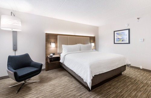 Naperville Hotel | Holiday Inn Express Naperville by IHG