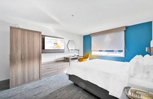 Palestine Hotel | Holiday Inn Express Palestine by IHG