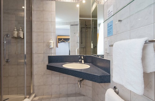 Alwalton Hotel | Holiday Inn Express Peterborough by IHG