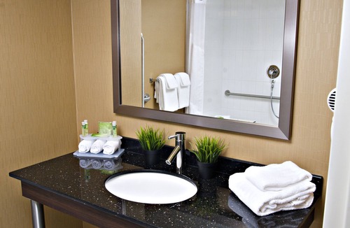 Pembroke Hotel | Holiday Inn Express Pembroke by IHG