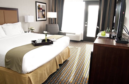 Pembroke Hotel | Holiday Inn Express Pembroke by IHG