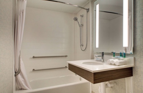 Poughkeepsie Hotel | Holiday Inn Express Poughkeepsie by IHG